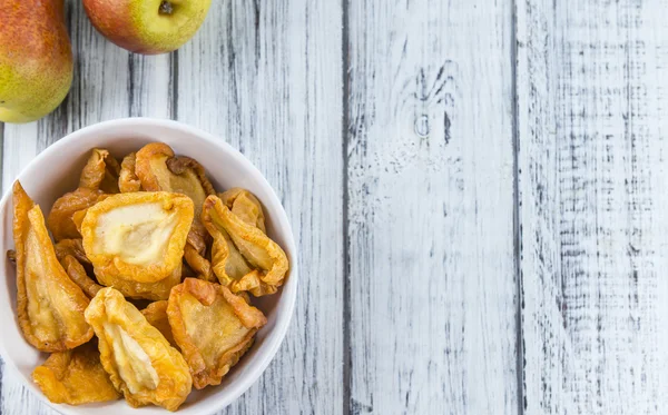 Kom met gedroogde peren — Stockfoto