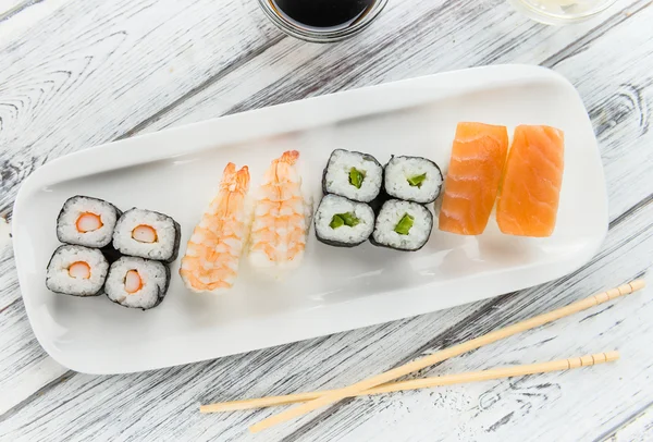 Färsk gjorde Sushi — Stockfoto