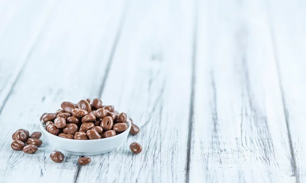 Passas de chocolate na tigela — Fotografia de Stock