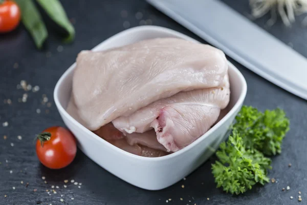 Costeleta de frango em uma laje de ardósia — Fotografia de Stock