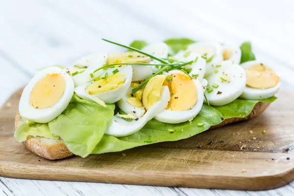 Sandwich mit gekochten Eiern — Stockfoto
