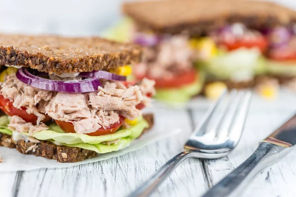 Frisch gemachtes Thunfisch-Sandwich — Stockfoto