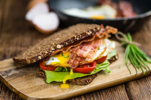 Porción de tocino y huevos —  Fotos de Stock