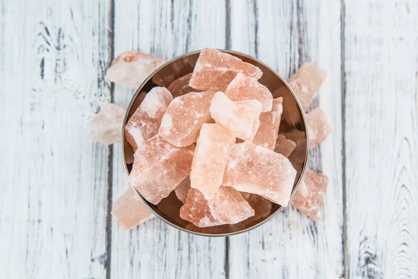 ピンクの塩の部分と表 — ストック写真