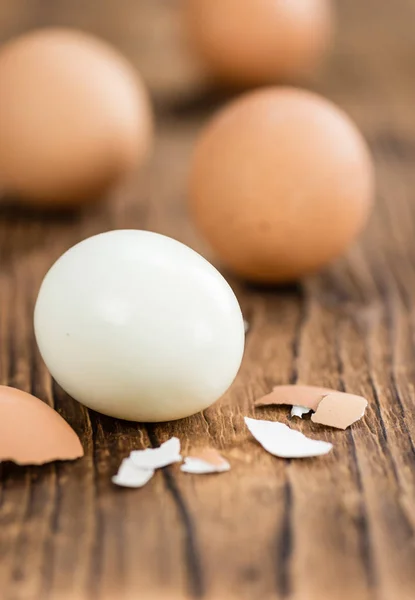Algunos huevos en bolied en la mesa —  Fotos de Stock