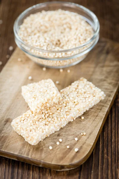 Quinoa Bar di atas meja kayu — Stok Foto