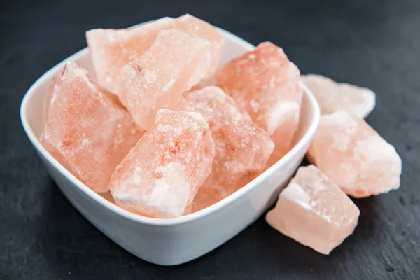 Skiffer platta med rosa Salt — Stockfoto