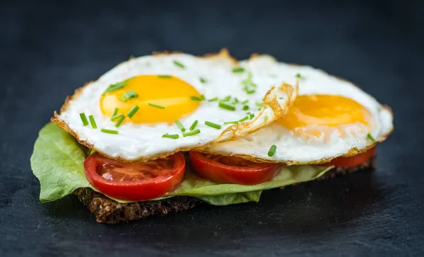 Fried Eggs on a Sandwich — Stock Photo, Image