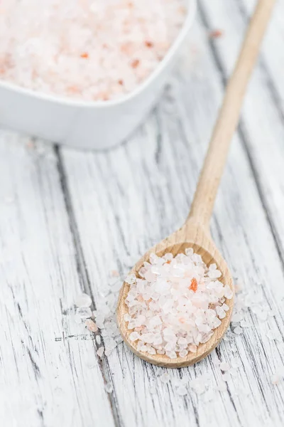Порция розовой соли — стоковое фото