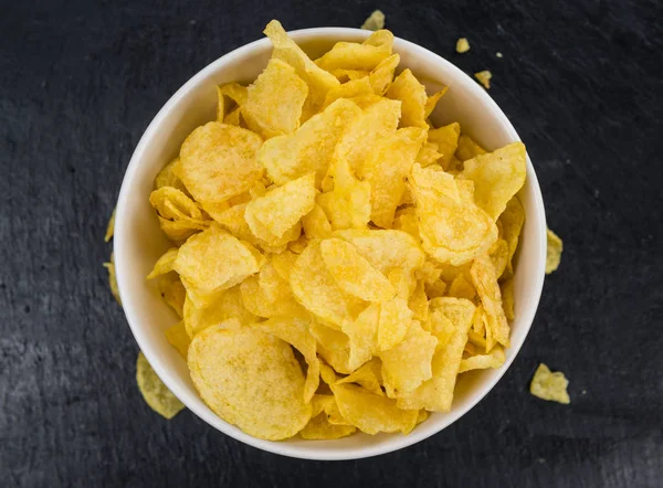 Portion Käse und Zwiebelkartoffelchips — Stockfoto