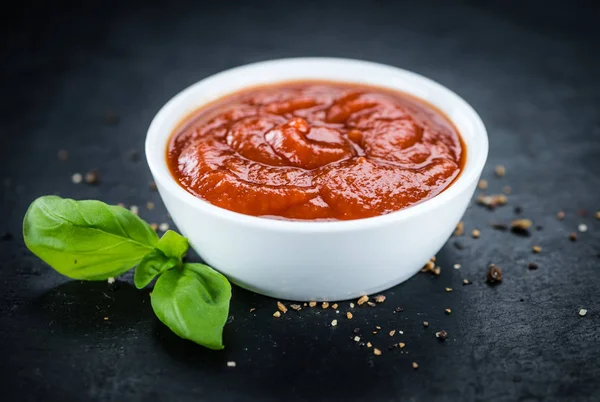 Un poco de salsa de tomate fresca — Foto de Stock