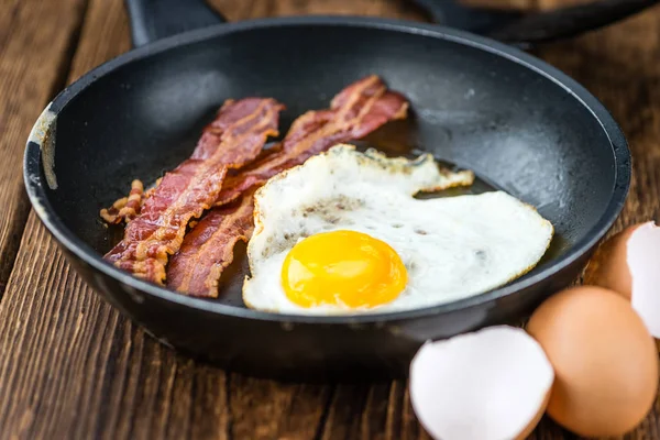 Porção de Bacon e Ovos — Fotografia de Stock