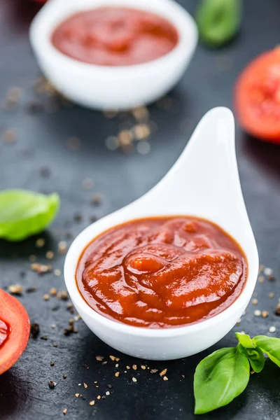 Färsk gjorde Ketchup — Stockfoto