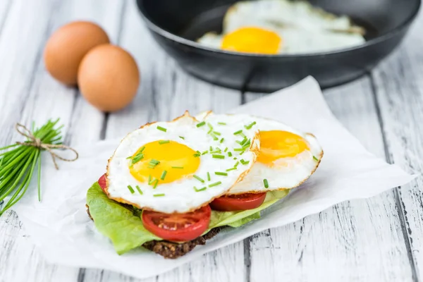 Smažená vajíčka na sendvič — Stock fotografie