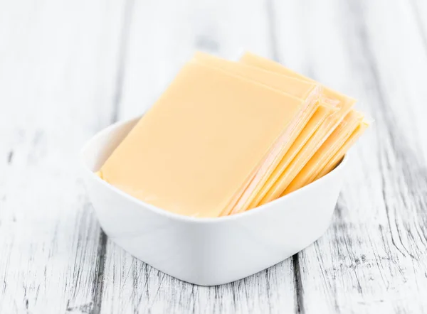 Porción de queso en rodajas —  Fotos de Stock