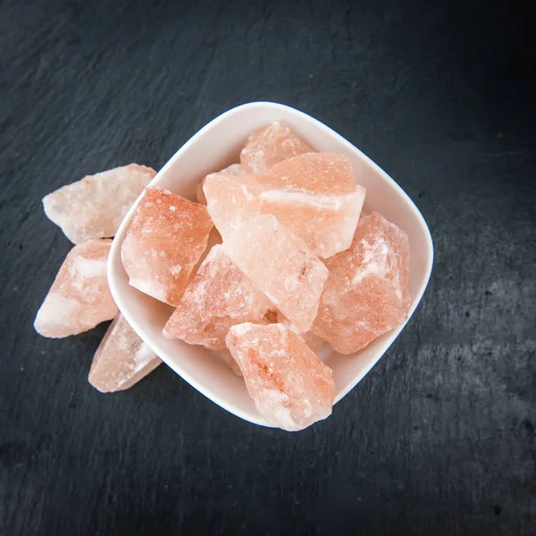 Розовая гималайская соль — стоковое фото