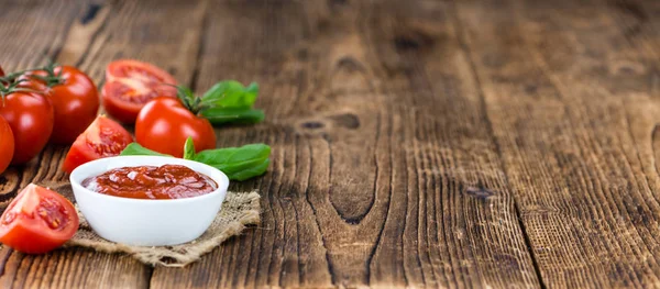 Portion frisch zubereiteten Tomatenketchup — Stockfoto