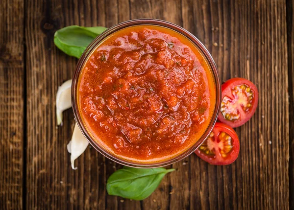 Tomatensaus op een vintage achtergrond — Stockfoto