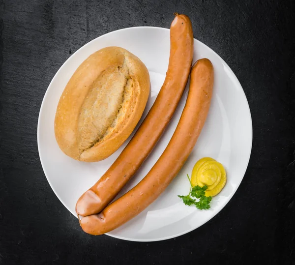 Wiener sosis vintage bir arka plan üzerinde — Stok fotoğraf