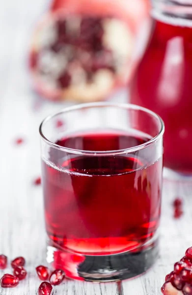 Pomegranate juice on a vintage background — Stock Photo, Image