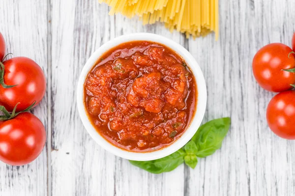 Salsa de pasta en la mesa —  Fotos de Stock