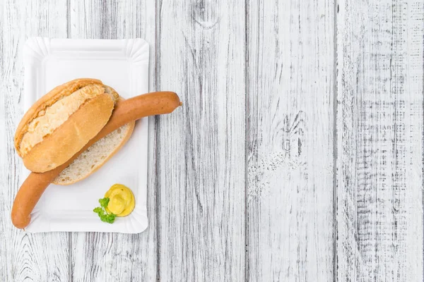 Ξύλινο τραπέζι με λουκάνικο Wiener — Φωτογραφία Αρχείου