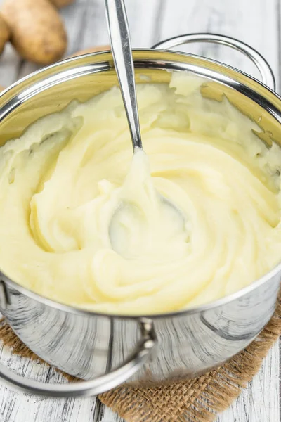 Aardappel puree op rustieke houten achtergrond — Stockfoto