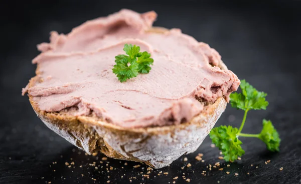 Vers gemaakte Sandwich met leverworst — Stockfoto