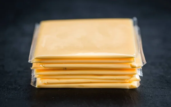 슬라이스 치즈의 부분 — 스톡 사진