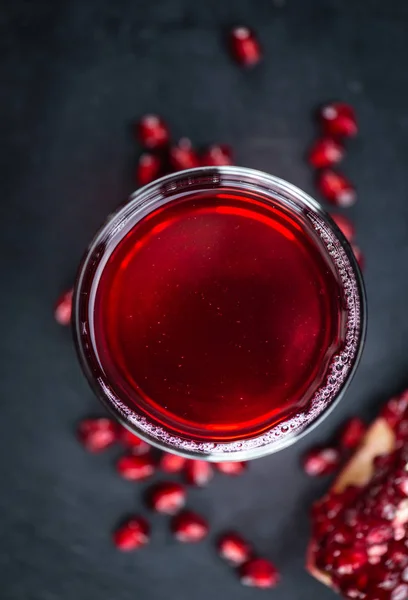 Pomegranate juice on a vintage background — Stock Photo, Image