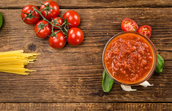 Pastasås på bord — Stockfoto