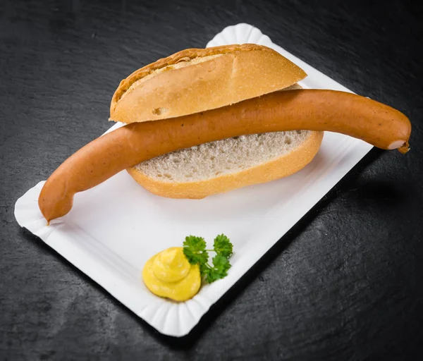 Wiener sosis vintage bir arka plan üzerinde — Stok fotoğraf