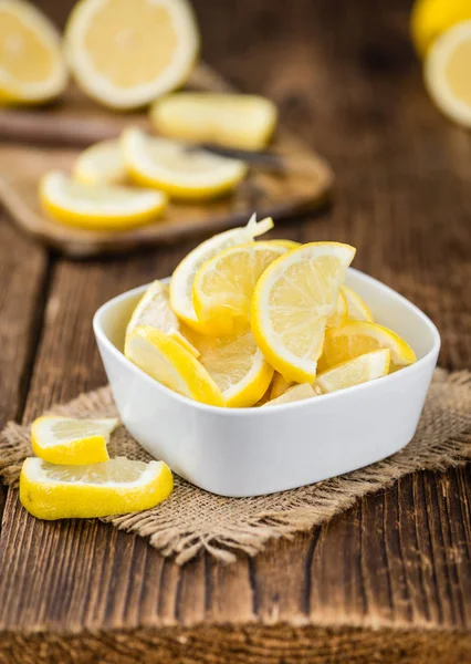 Rodajas de limón recién hechas — Foto de Stock