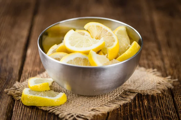 Fette di limone appena fatte — Foto Stock