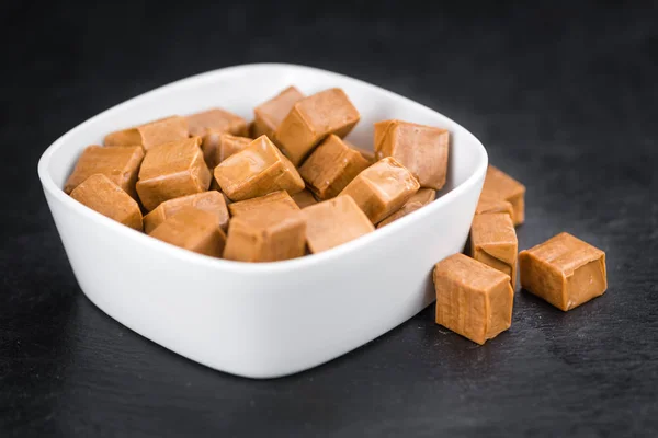 Doces de caramelo na tigela — Fotografia de Stock