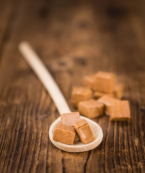 Bonbons au caramel dans la cuillère — Photo