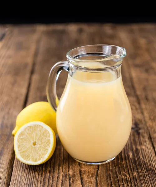 Мбаппе приготовил лимонный сок — стоковое фото