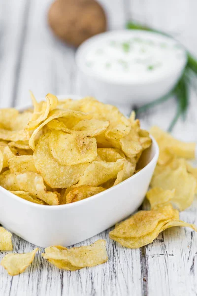 Zwiebeln und Kartoffelchips — Stockfoto