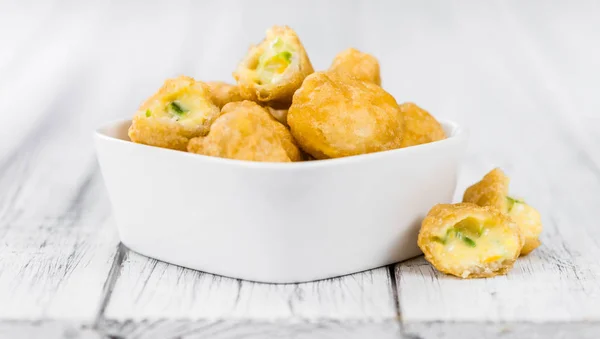 Peperoncino al formaggio Nuggets in ciotola — Foto Stock