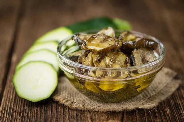 Gegrillte Zucchinis in Schüssel — Stockfoto