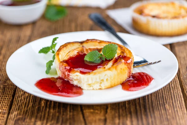 Cheesecake with berry Sauce — Stock Photo, Image