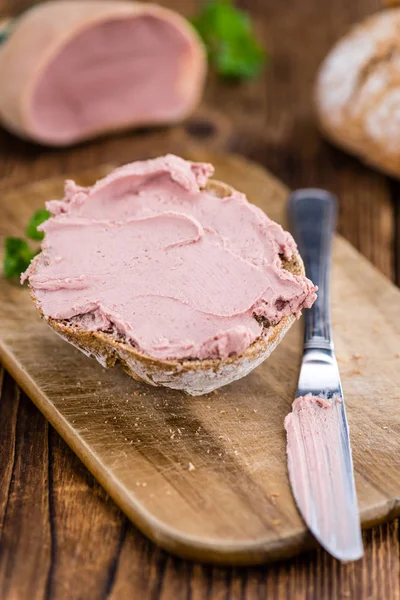 Sanduíche de Liverwurst acabado de fazer — Fotografia de Stock