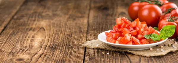 Tomates cortados en cubitos sobre fondo vintage — Foto de Stock