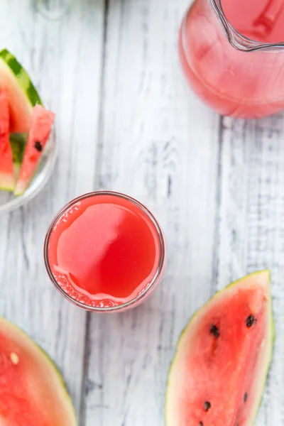 Smoothie melancia na mesa de madeira — Fotografia de Stock