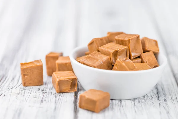 Porção de Caramelo na placa — Fotografia de Stock