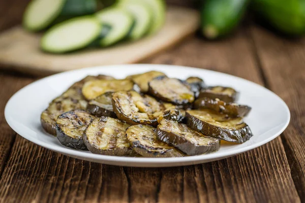 Gedeelte van gegrilde courgettes — Stockfoto