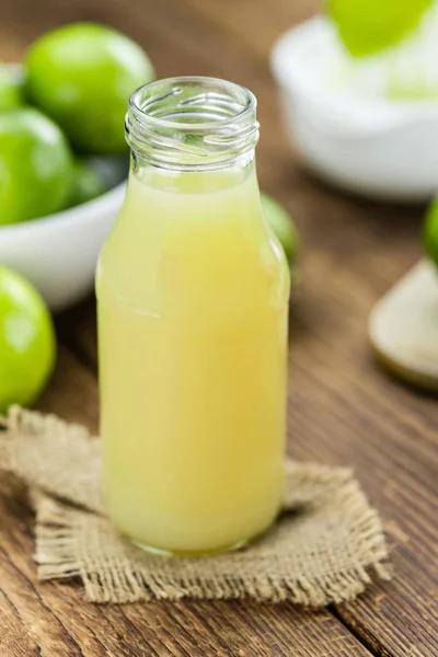 Färsk gjorde färsk limejuice — Stockfoto