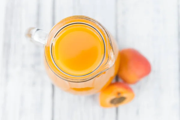 Домашний абрикосовый сок — стоковое фото