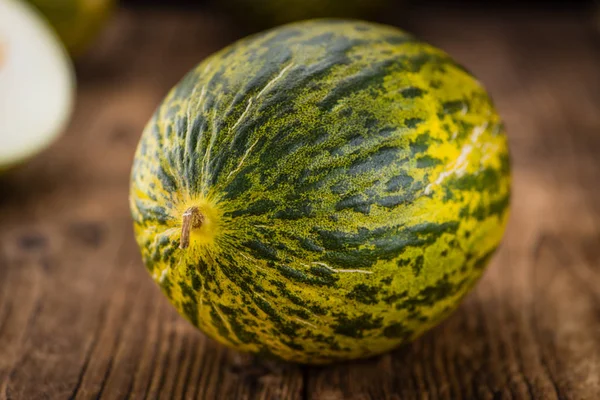 Futuro-Melone auf Vintage-Hintergrund — Stockfoto