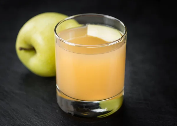 新鮮な作られたリンゴ ジュース — ストック写真